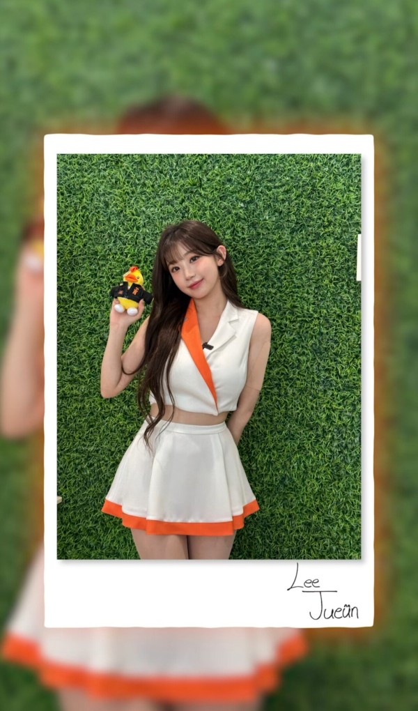 Screenshot_20250429_171454_Instagram.jpg 타이완 모바일 굿즈 홍보하는 이주은 치어리더